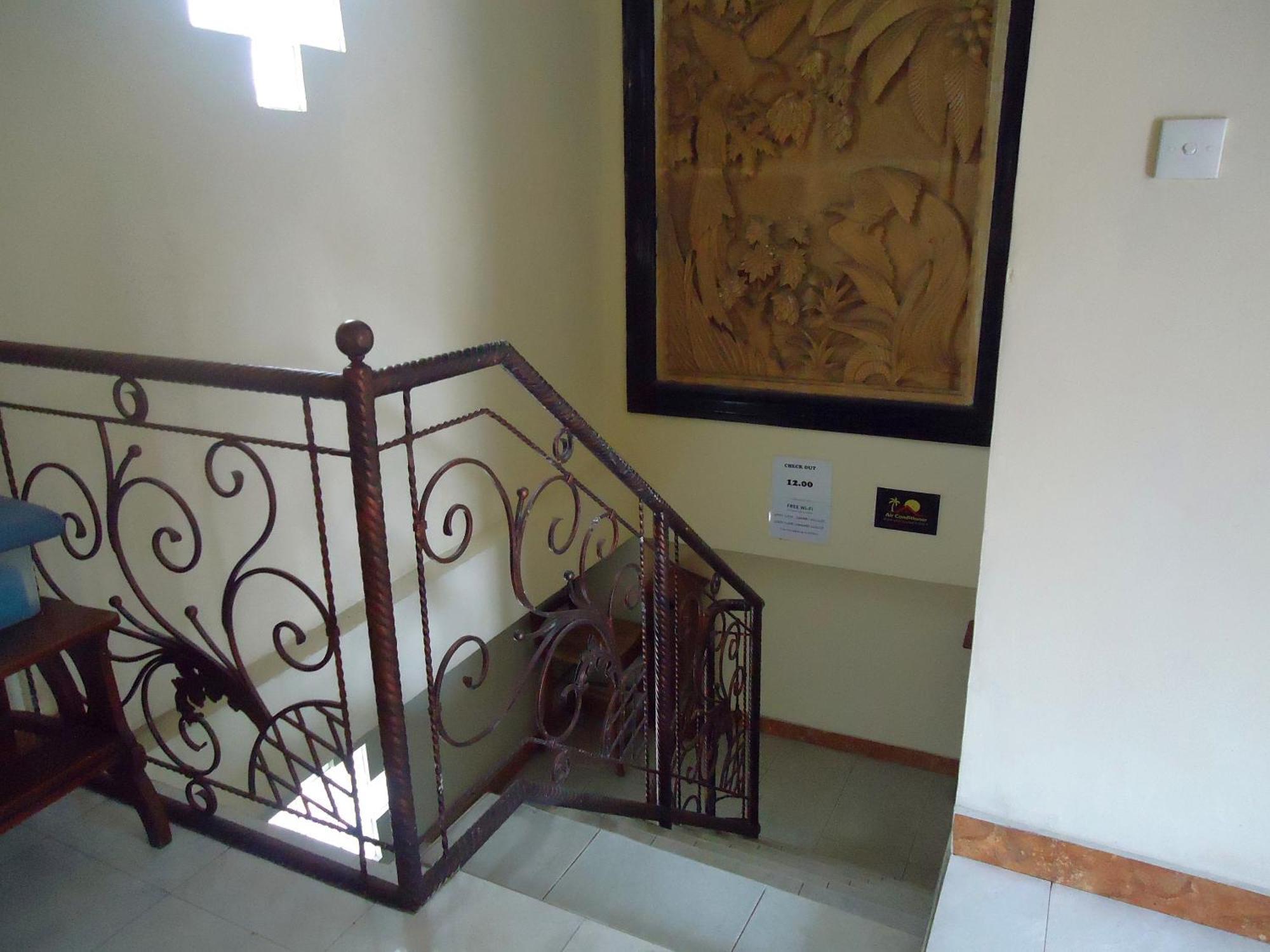 The Reinhold Guesthouse Bali Kerobokan  Ngoại thất bức ảnh